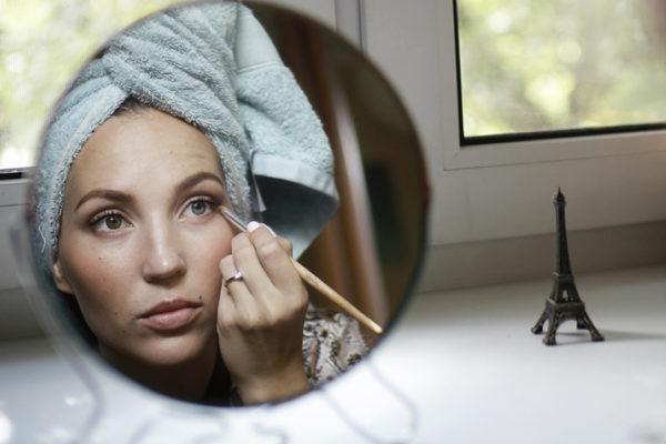 ¿Maquillaje en gel y en spray? Dos alternativas para disimular las manchas blancas